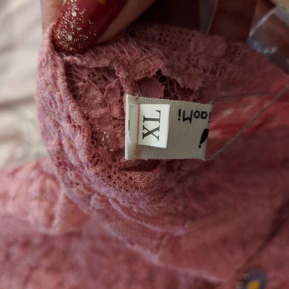 Short-Sleeve Lace Blouse - Picture 8 of 8